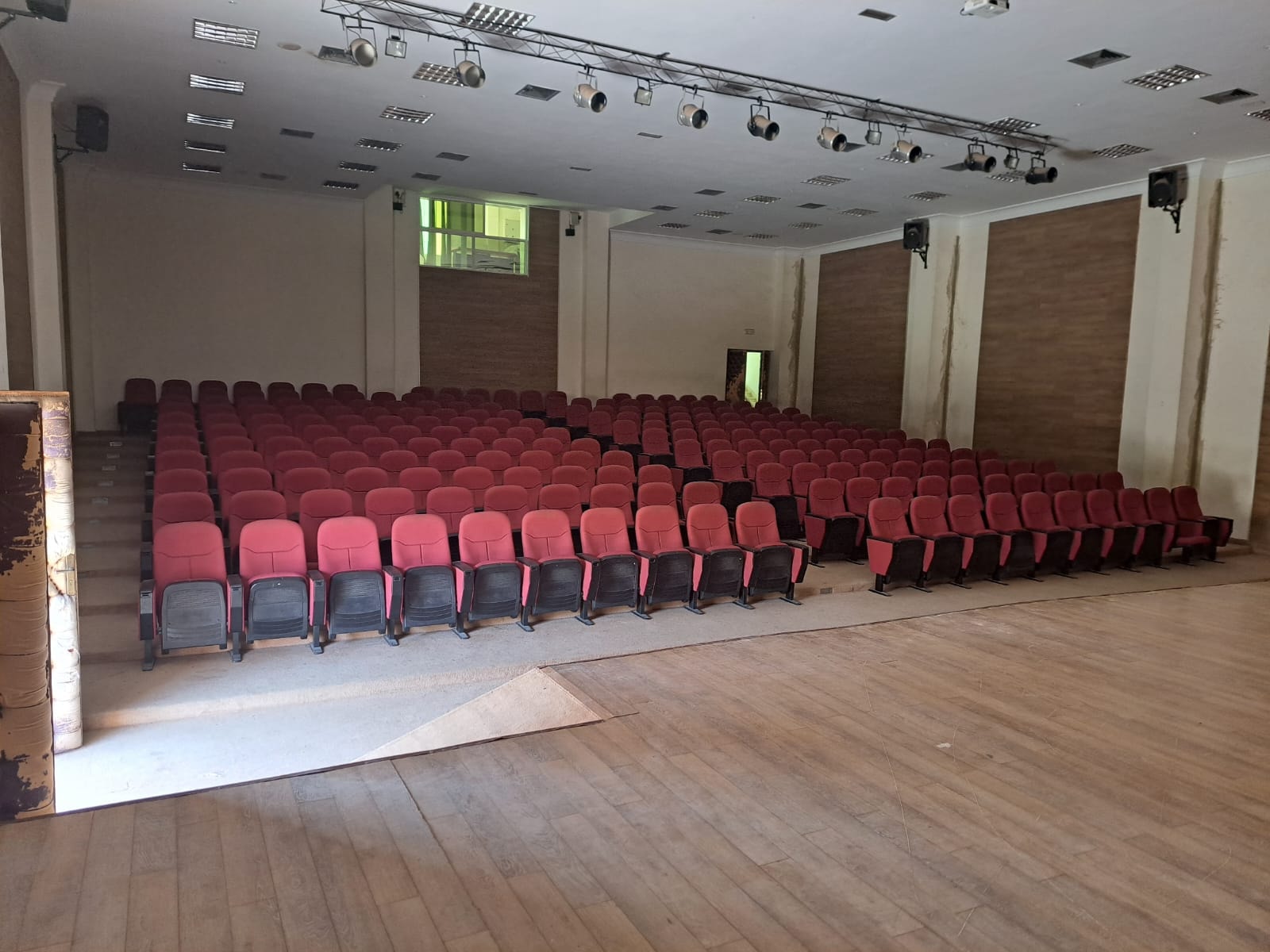 في إطار مشروع إنشاء 150 قاعة سينمائية في المراكز الثقافية بالمغرب